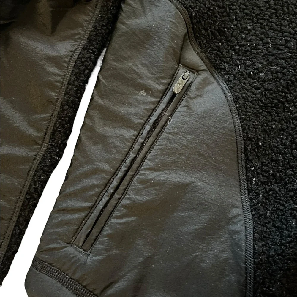 Lululemon Womens 4 Black Sherpa Button Up‎ Jacket